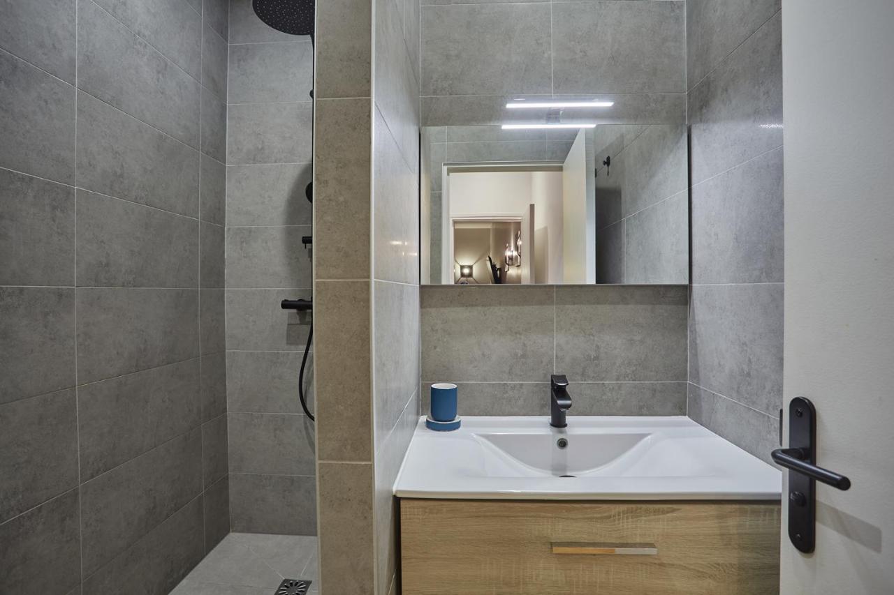 Apartment Center Of Paris By Studio Prestige Bagian luar foto